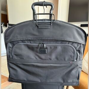 Tumi alpha 2 garment cover